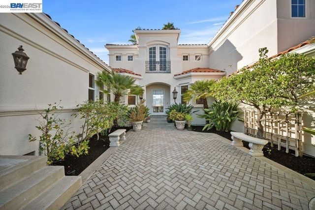 27 Eagle Ridge Ln, Danville, CA 94506