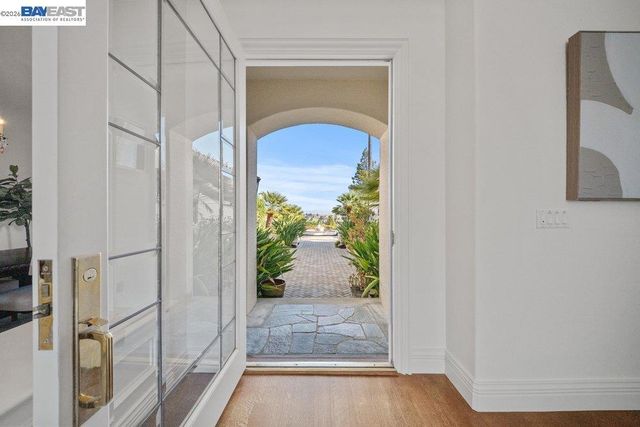 27 Eagle Ridge Ln, Danville, CA 94506