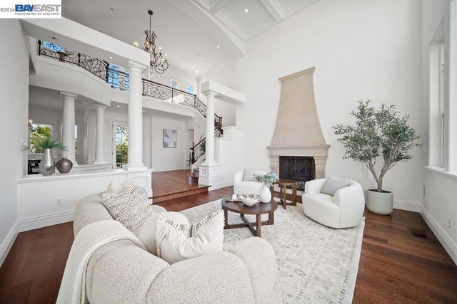 27 Eagle Ridge Ln, Danville, CA 94506