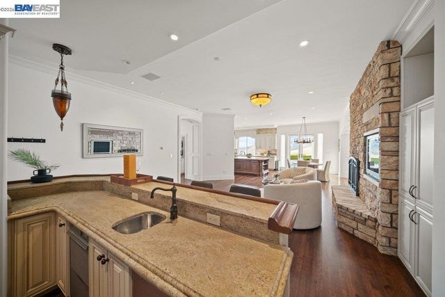 27 Eagle Ridge Ln, Danville, CA 94506