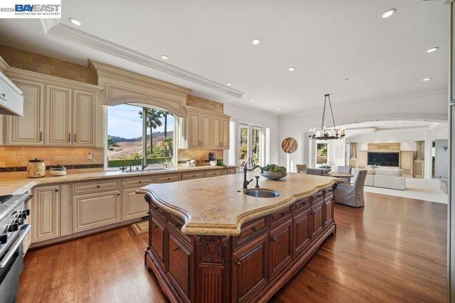 27 Eagle Ridge Ln, Danville, CA 94506