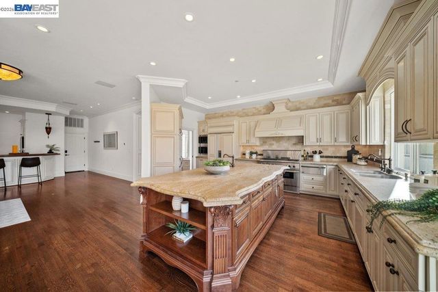 27 Eagle Ridge Ln, Danville, CA 94506