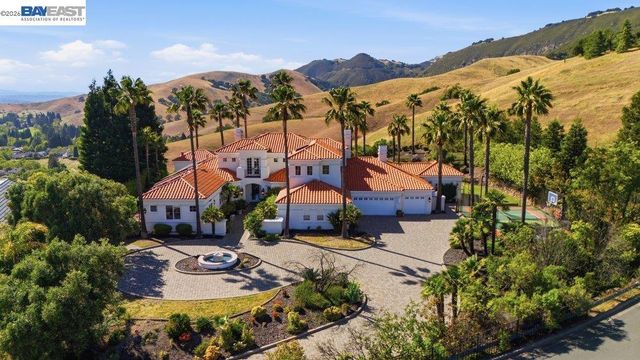 27 Eagle Ridge Ln, Danville, CA 94506