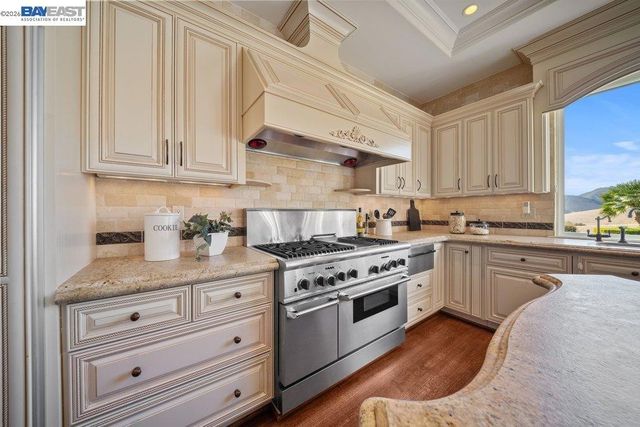 27 Eagle Ridge Ln, Danville, CA 94506