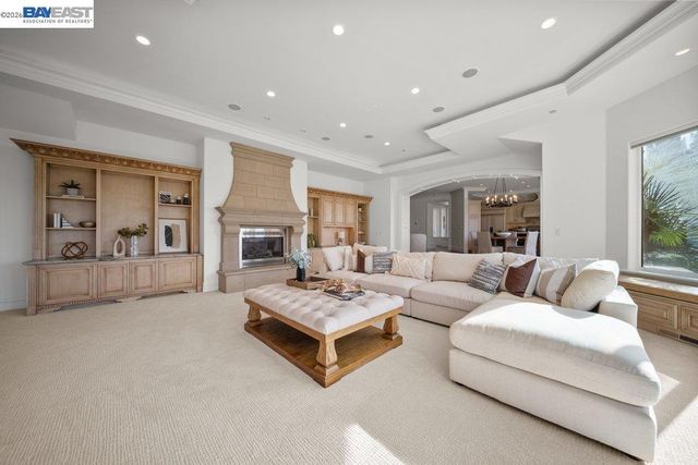 27 Eagle Ridge Ln, Danville, CA 94506