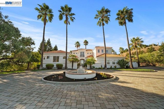 27 Eagle Ridge Ln, Danville, CA 94506