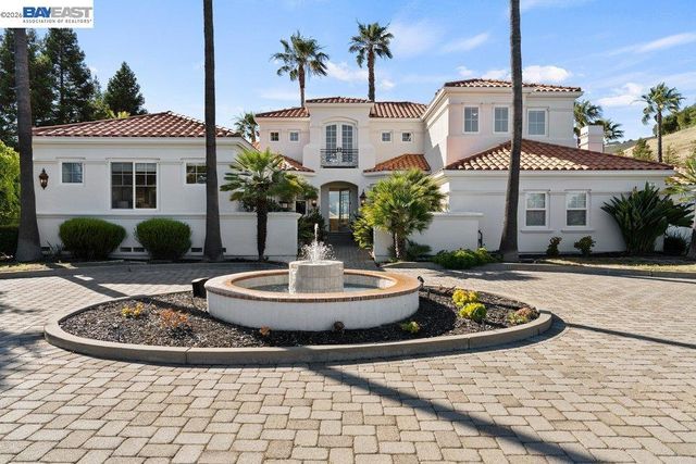 27 Eagle Ridge Ln, Danville, CA 94506