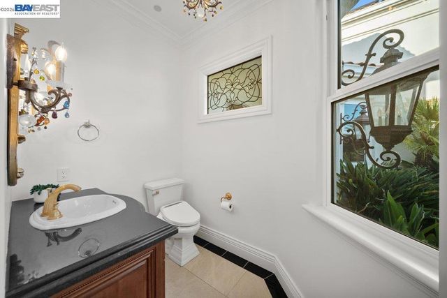 27 Eagle Ridge Ln, Danville, CA 94506