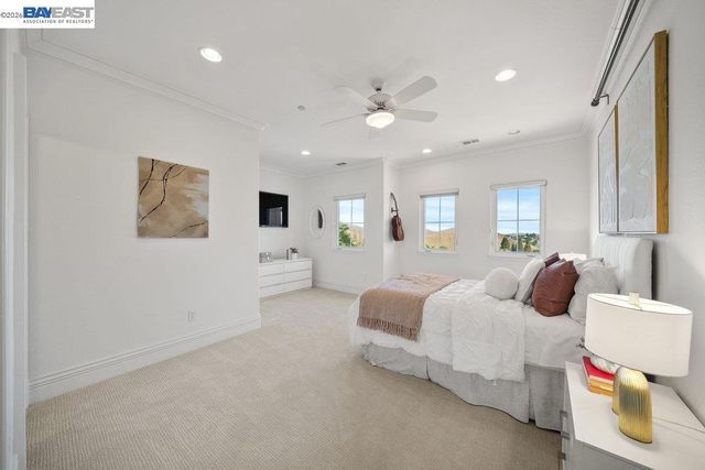 27 Eagle Ridge Ln, Danville, CA 94506