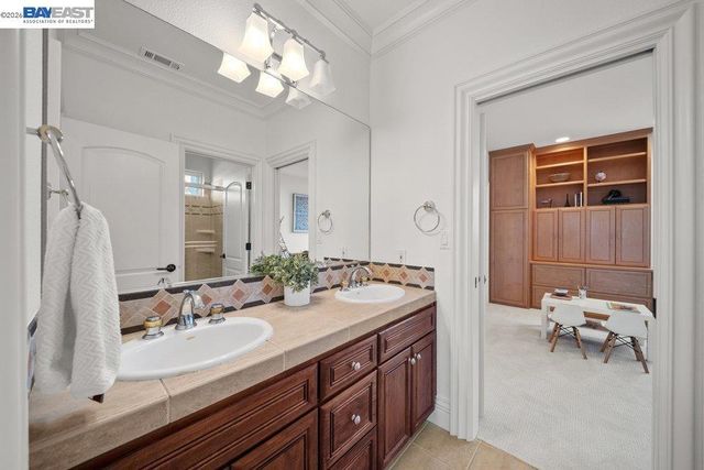 27 Eagle Ridge Ln, Danville, CA 94506