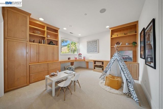 27 Eagle Ridge Ln, Danville, CA 94506