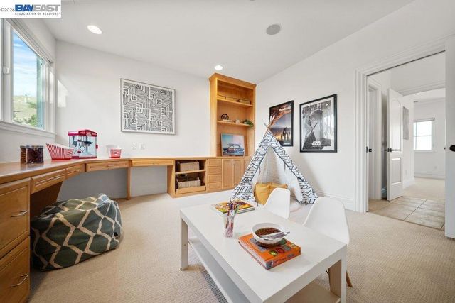 27 Eagle Ridge Ln, Danville, CA 94506