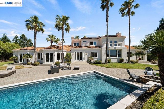 27 Eagle Ridge Ln, Danville, CA 94506