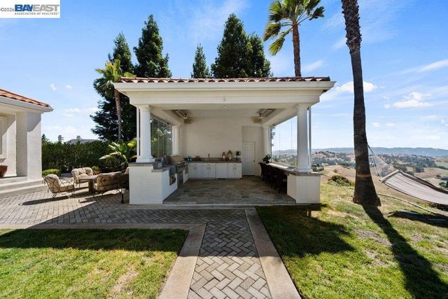 27 Eagle Ridge Ln, Danville, CA 94506
