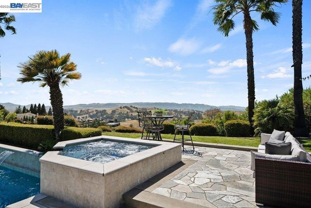 27 Eagle Ridge Ln, Danville, CA 94506