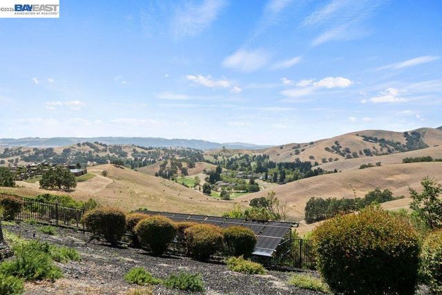 27 Eagle Ridge Ln, Danville, CA 94506