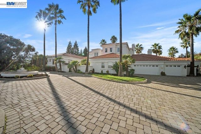 27 Eagle Ridge Ln, Danville, CA 94506