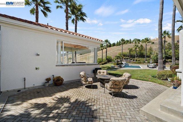 27 Eagle Ridge Ln, Danville, CA 94506