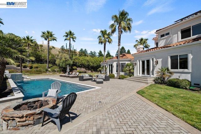 27 Eagle Ridge Ln, Danville, CA 94506