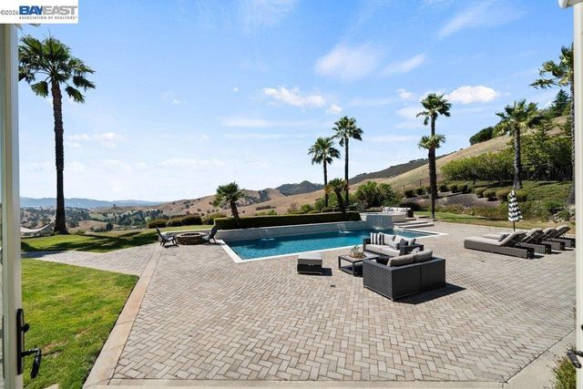 27 Eagle Ridge Ln, Danville, CA 94506