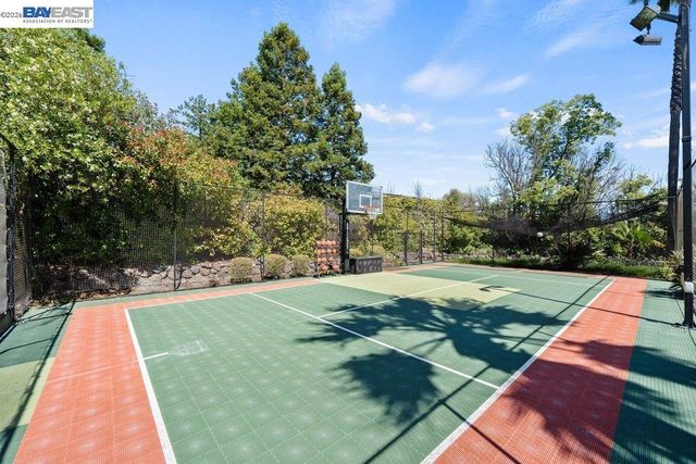 27 Eagle Ridge Ln, Danville, CA 94506