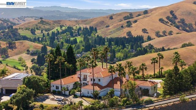 27 Eagle Ridge Ln, Danville, CA 94506