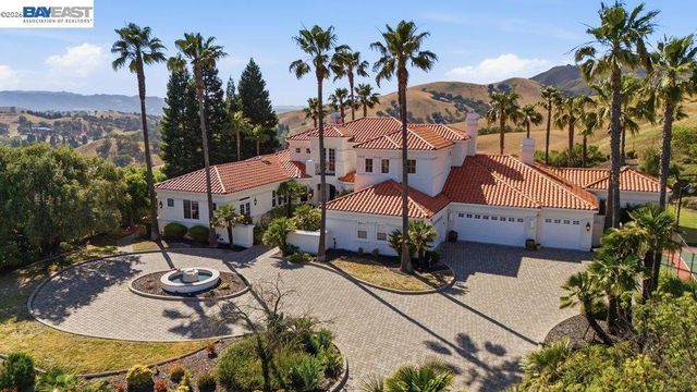 27 Eagle Ridge Ln, Danville, CA 94506