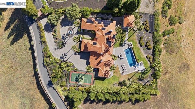 27 Eagle Ridge Ln, Danville, CA 94506
