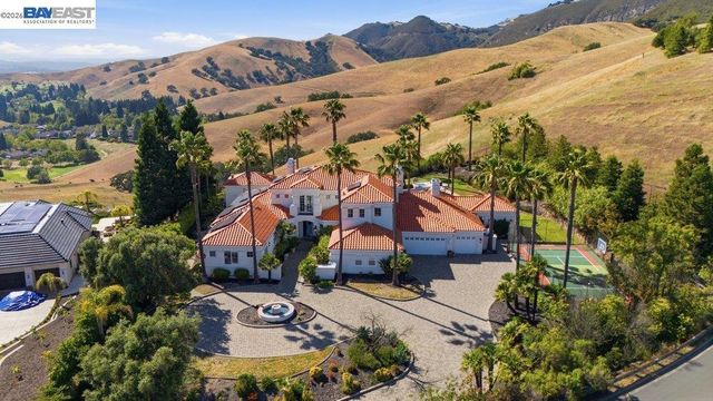 27 Eagle Ridge Ln, Danville, CA 94506