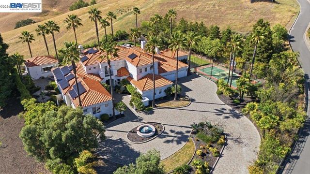 27 Eagle Ridge Ln, Danville, CA 94506