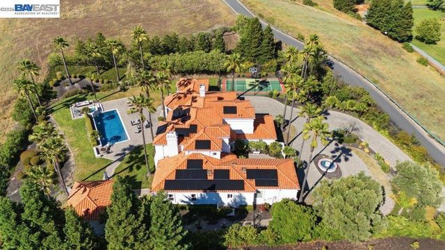 27 Eagle Ridge Ln, Danville, CA 94506