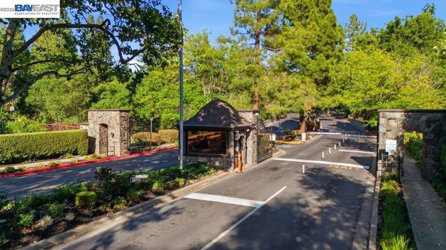 27 Eagle Ridge Ln, Danville, CA 94506