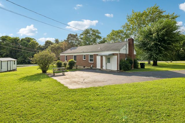 202 Jackson Heights Rd, Columbia, TN 38401