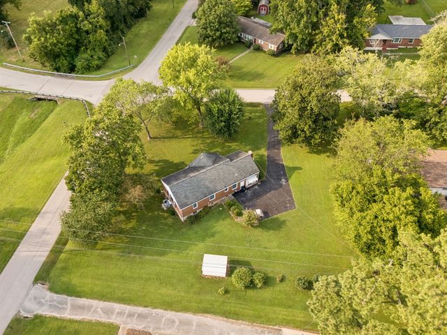 202 Jackson Heights Rd, Columbia, TN 38401