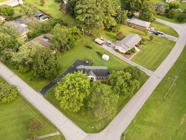 202 Jackson Heights Rd, Columbia, TN 38401