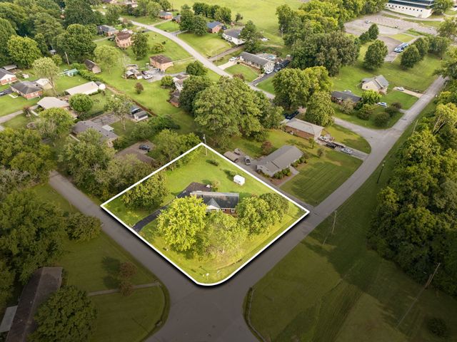 202 Jackson Heights Rd, Columbia, TN 38401