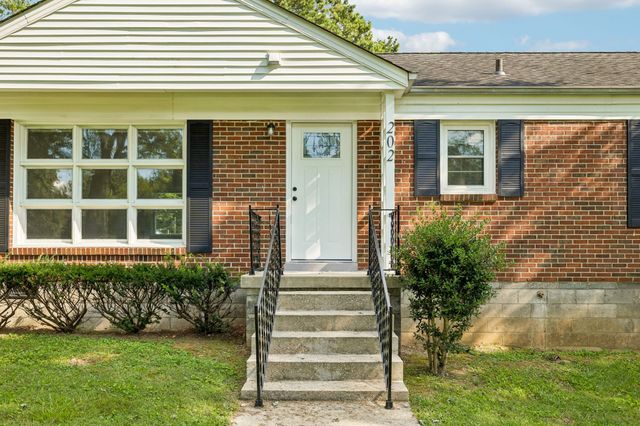 202 Jackson Heights Rd, Columbia, TN 38401