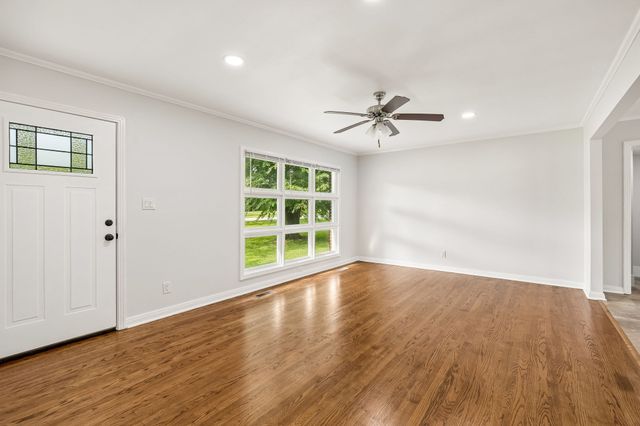 202 Jackson Heights Rd, Columbia, TN 38401