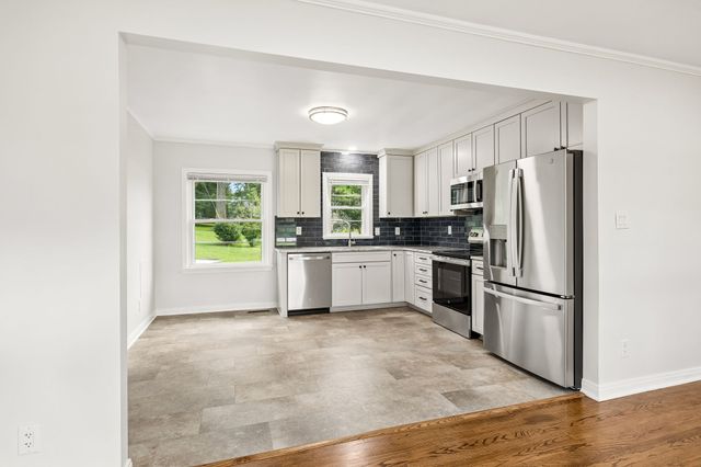 202 Jackson Heights Rd, Columbia, TN 38401