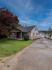 5211 W Pea Ridge Road, Huntington, WV 25705
