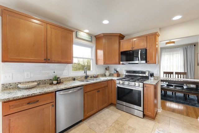1888 Woodsfield DRIVE, Richfield, WI 53076