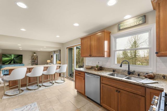 1888 Woodsfield DRIVE, Richfield, WI 53076
