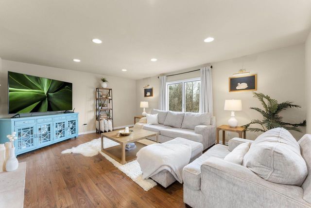 1888 Woodsfield DRIVE, Richfield, WI 53076