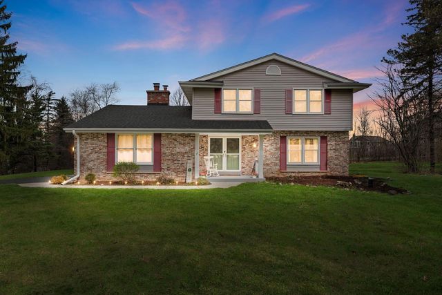 1888 Woodsfield DRIVE, Richfield, WI 53076