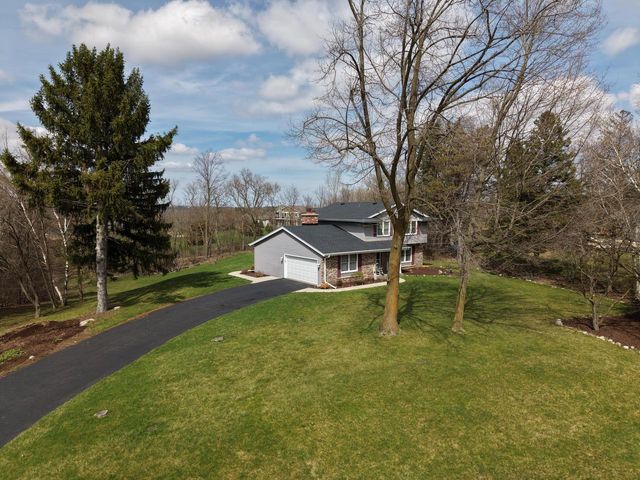 1888 Woodsfield DRIVE, Richfield, WI 53076