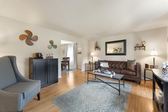1888 Woodsfield DRIVE, Richfield, WI 53076