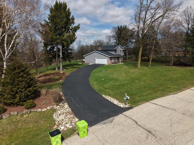 1888 Woodsfield DRIVE, Richfield, WI 53076