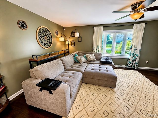 5515 Chateau Lane, Clay, NY 13041