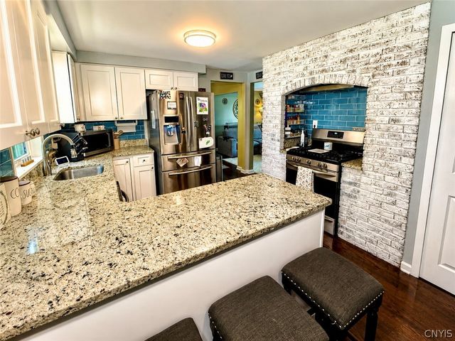 5515 Chateau Lane, Clay, NY 13041