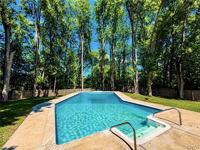 5515 Chateau Lane, Clay, NY 13041